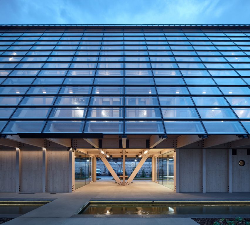 Kloboucká lesní HQ by Mjölk Architekti