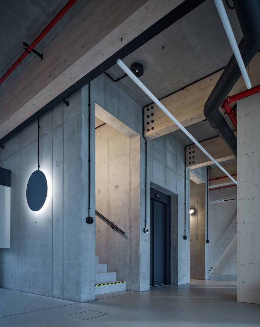 Kloboucká lesní HQ by Mjölk Architekti