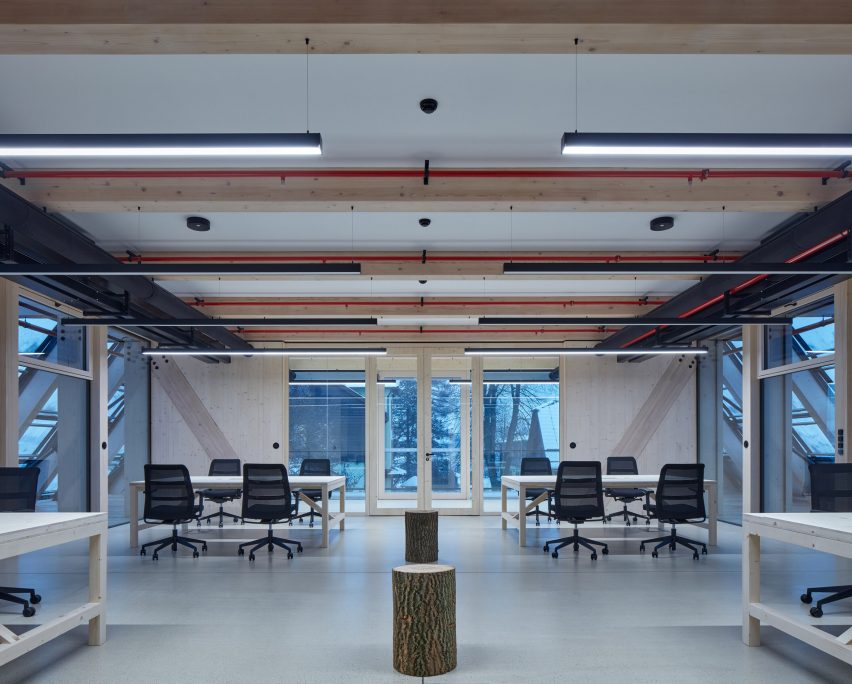 Kloboucká lesní HQ by Mjölk Architekti