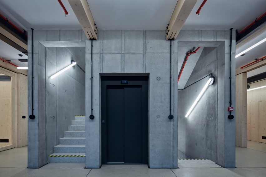 Kloboucká lesní HQ by Mjölk Architekti