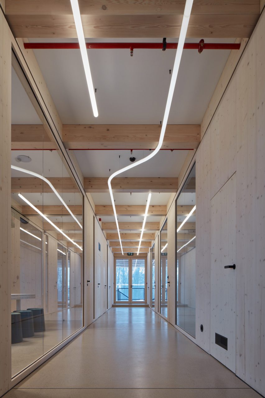 Kloboucká lesní HQ by Mjölk Architekti