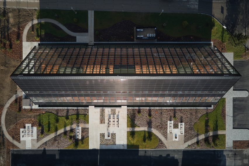 Kloboucká lesní HQ by Mjölk Architekti