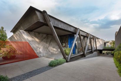 One-storey home with a metal structure and overhanging roof