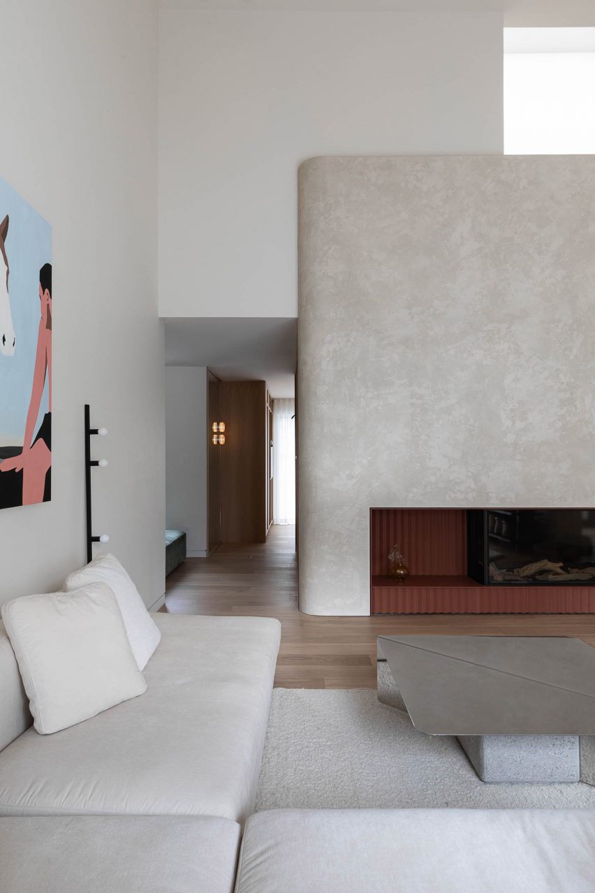 Interior by Menard Dworkind
