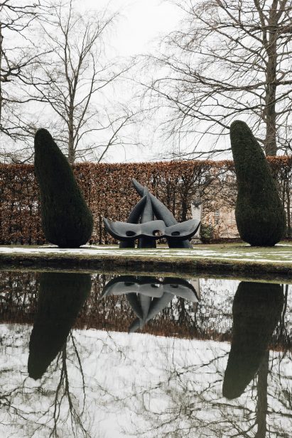 Wendell Castle seating outside Chatsworth House