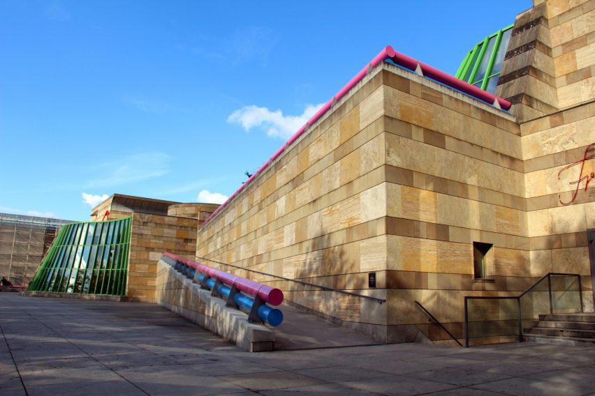 Colourful exterior of Neue Straatsgalerie