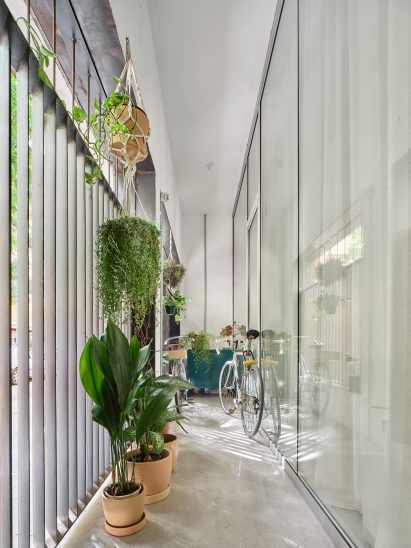 Entrance to Spanish apartment by Auba Studio