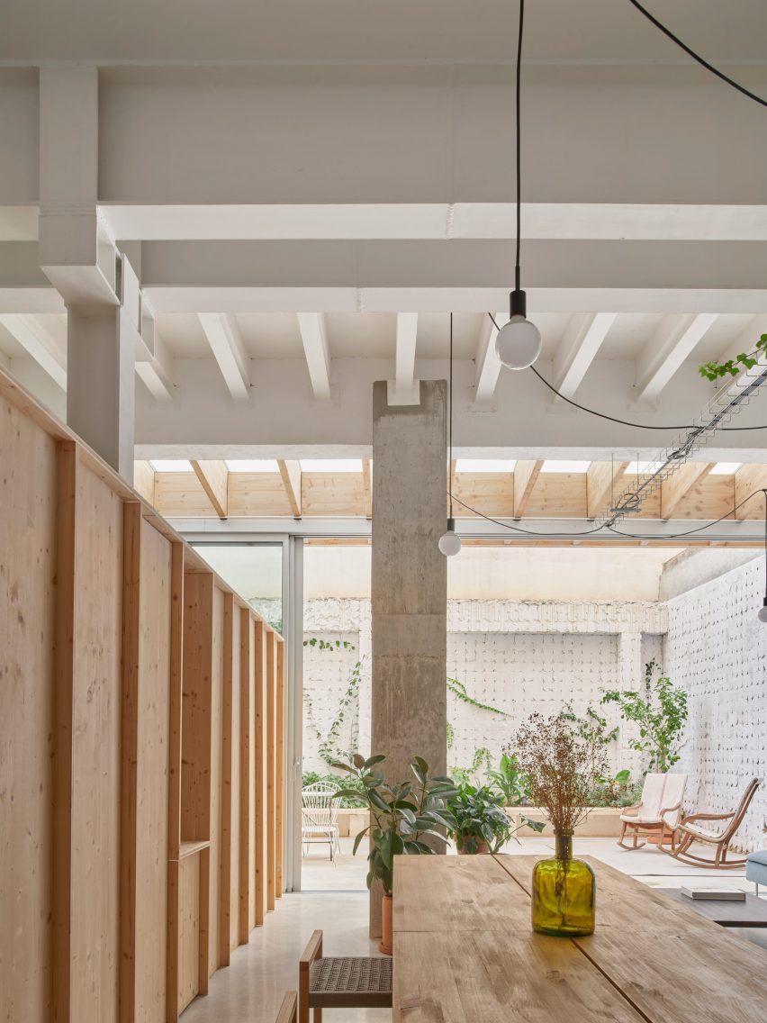 Interior of NZ10 Apartment in Spain by Auba Studio