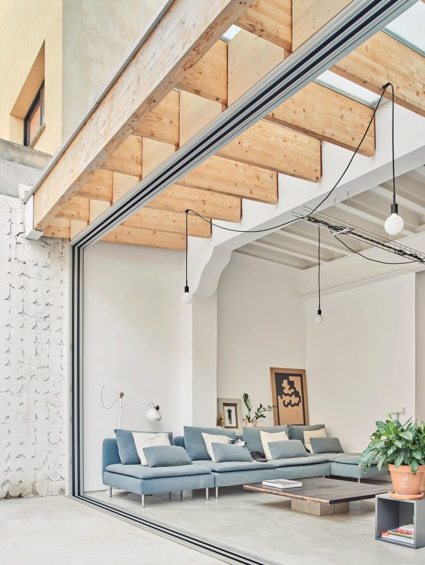 Interior of NZ10 Apartment in Spain by Auba Studio