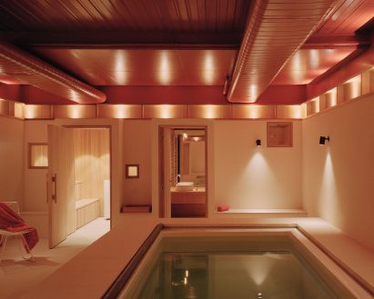 Basement spa with pool in Melbourne flat by Office Alex Nicholls