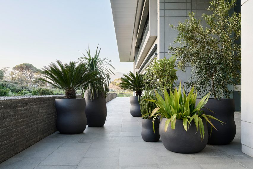 Pebble by Indigenus and Yabu Pushelberg