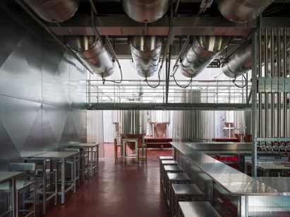 Central open kitchen within ÅBEN brewery