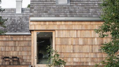 Dezeen Agenda features Norwegian cabin clad with 12,000 offcuts