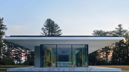 Glass house by Specht Architects
