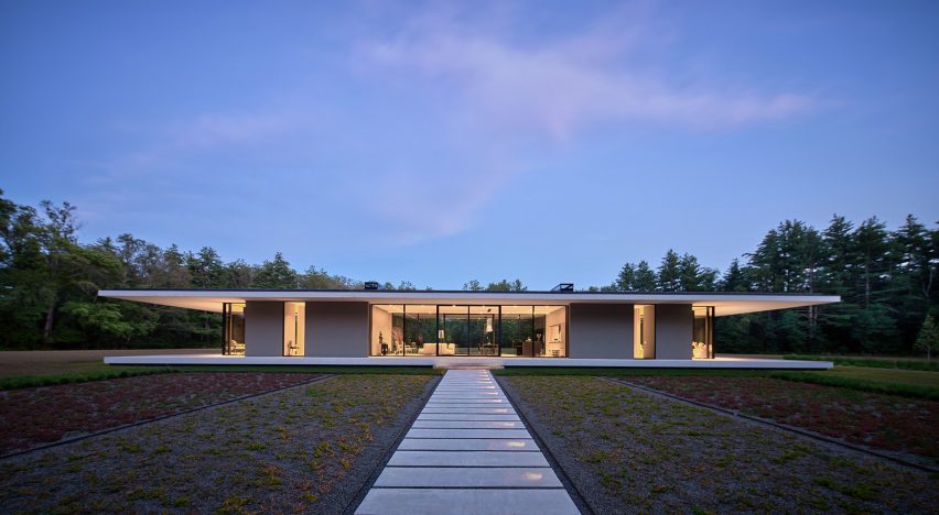 Glass house by Specht Architects
