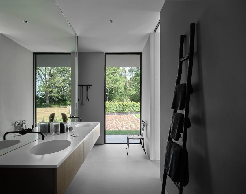 Glass house by Specht Architects