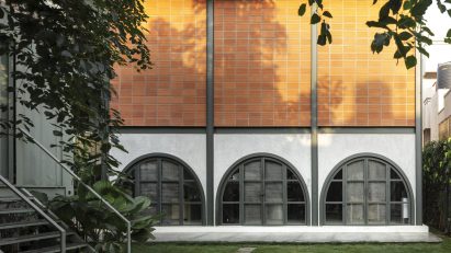 Exterior photo of the office by Taliesyn