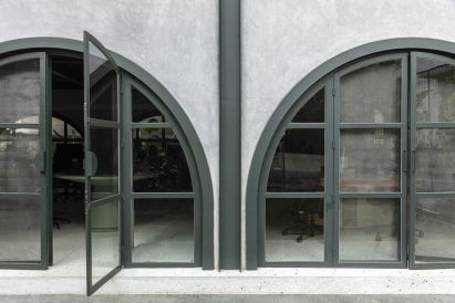 Photo of the exterior of the office by Taliesyn
