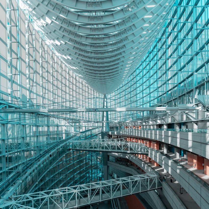 Interior of the Tokyo International Forum by Rafael Viñoly