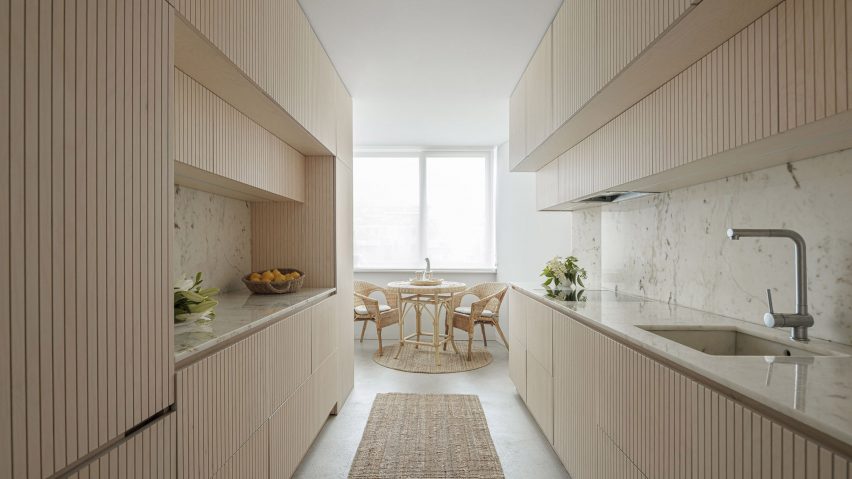 Casa Vertical by Tsou Arquitectos