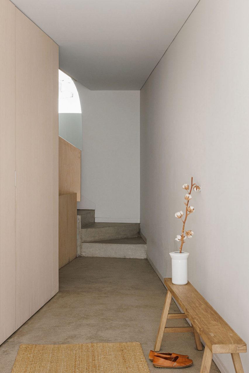 Casa Vertical by Tsou Arquitectos