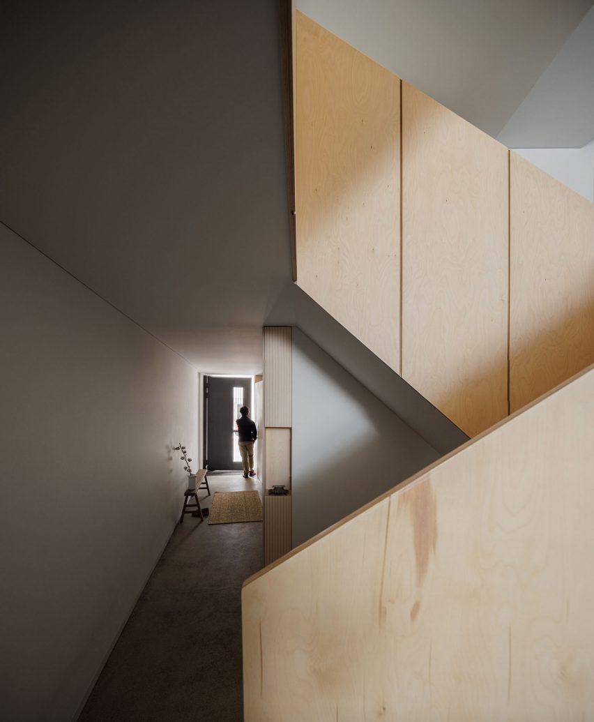 Casa Vertical by Tsou Arquitectos