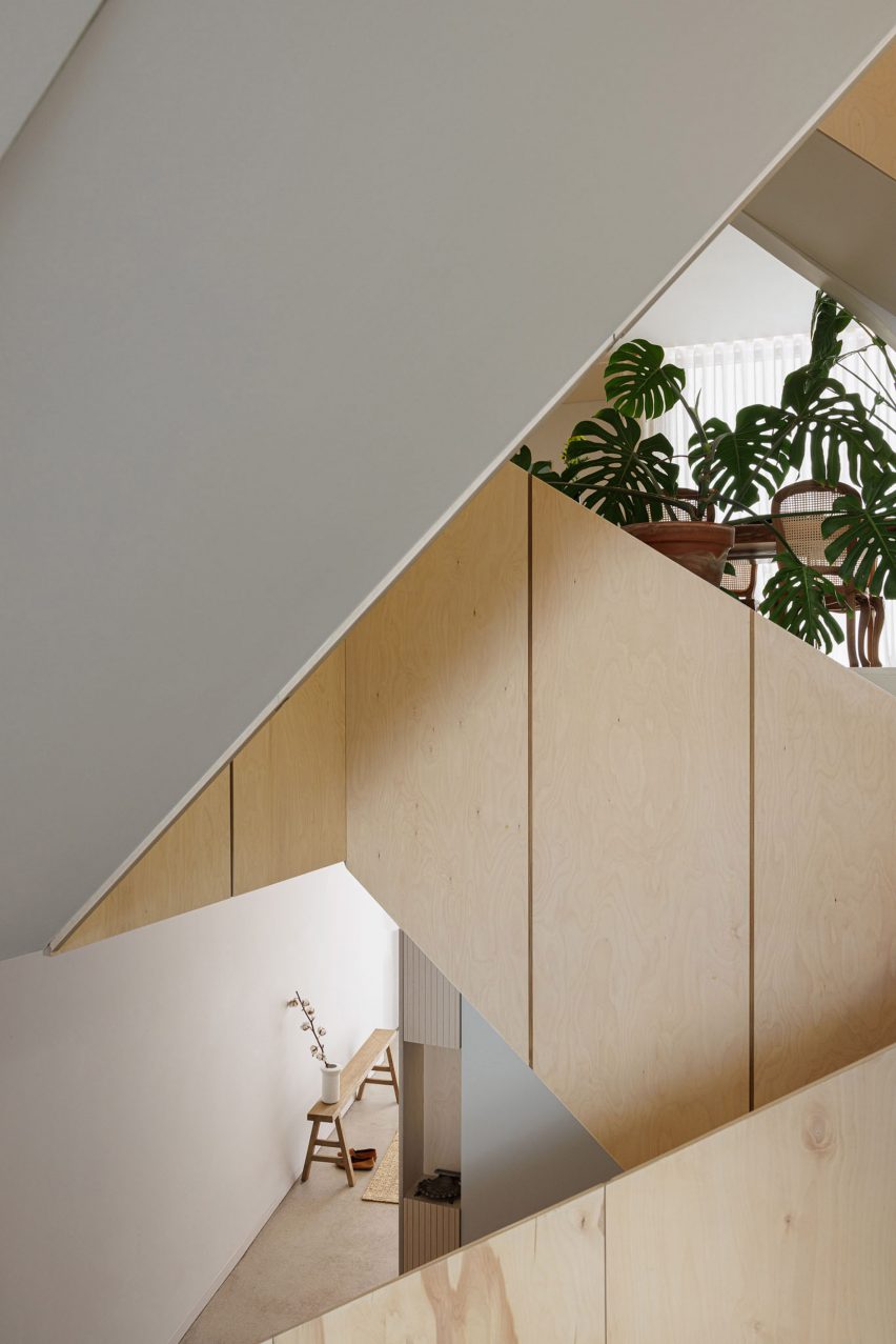 Casa Vertical by Tsou Arquitectos