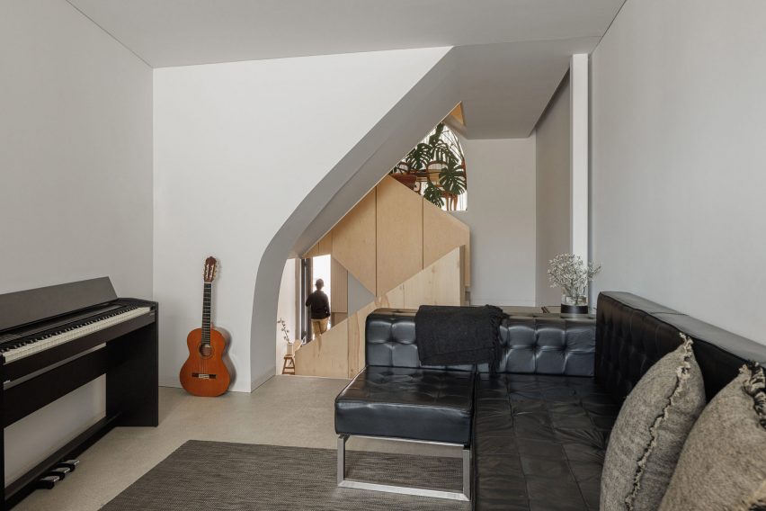 Casa Vertical by Tsou Arquitectos