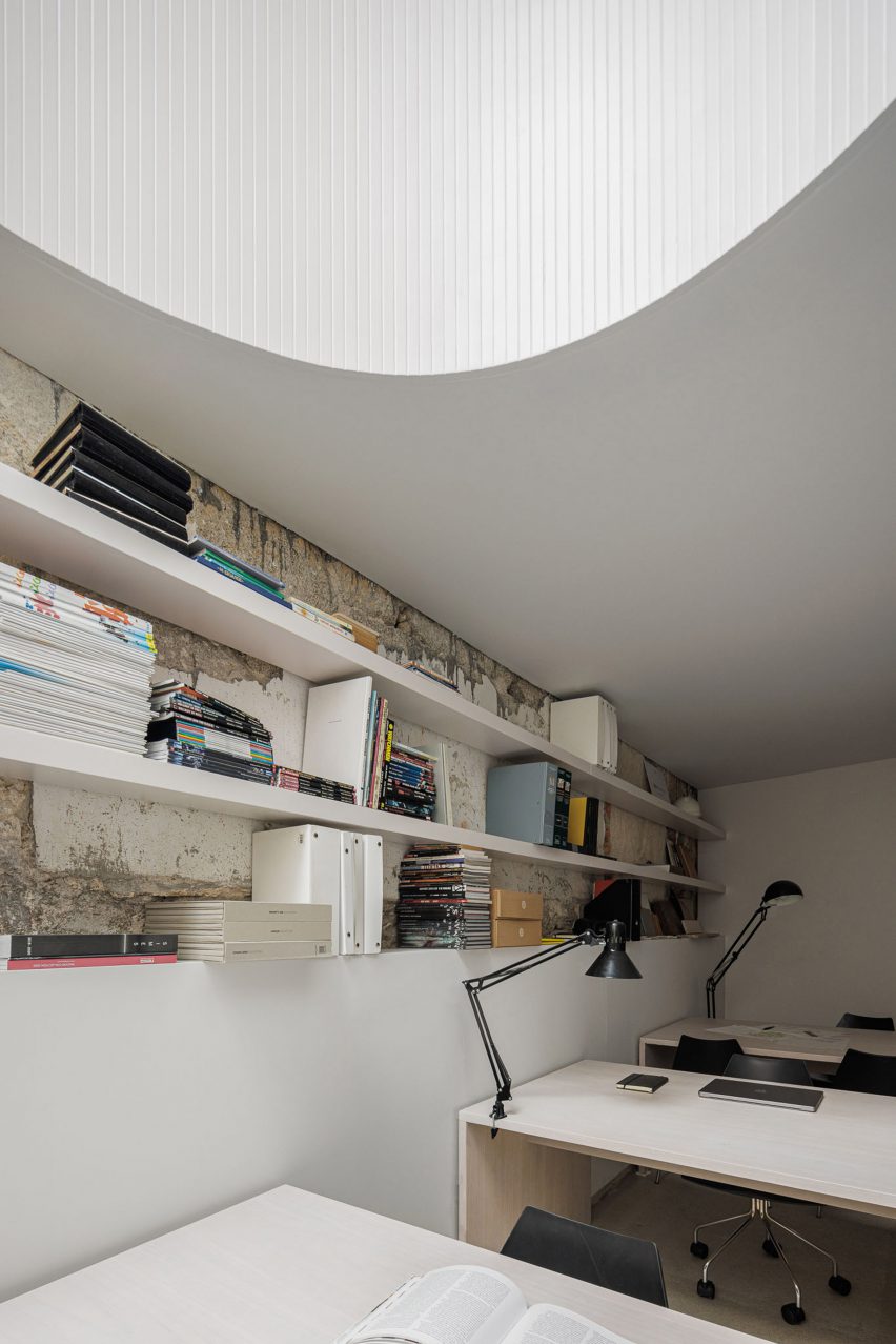 Casa Vertical by Tsou Arquitectos