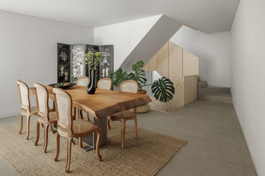 Casa Vertical by Tsou Arquitectos