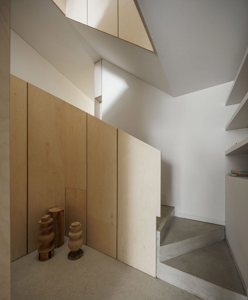 Casa Vertical by Tsou Arquitectos