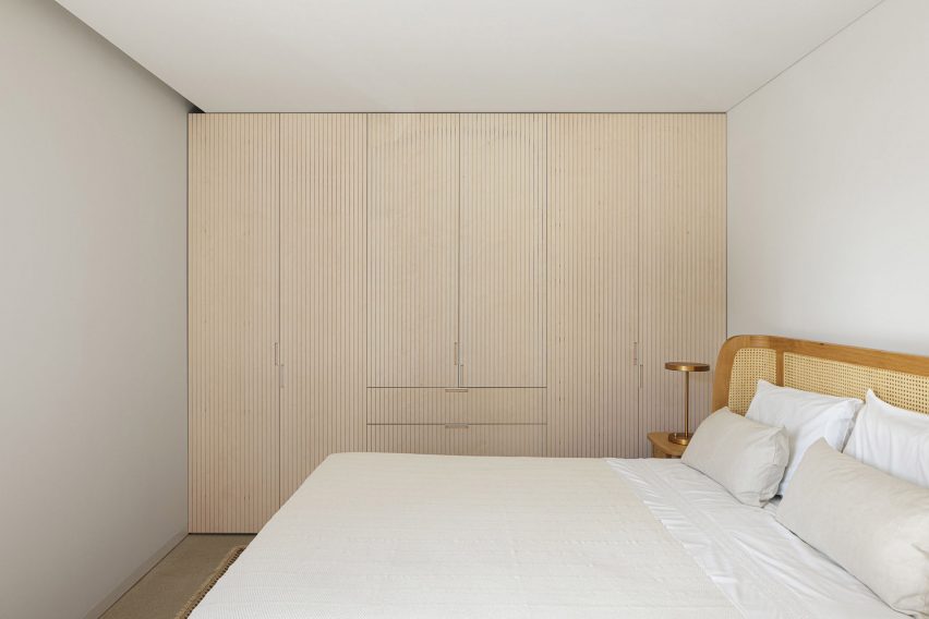 Casa Vertical by Tsou Arquitectos