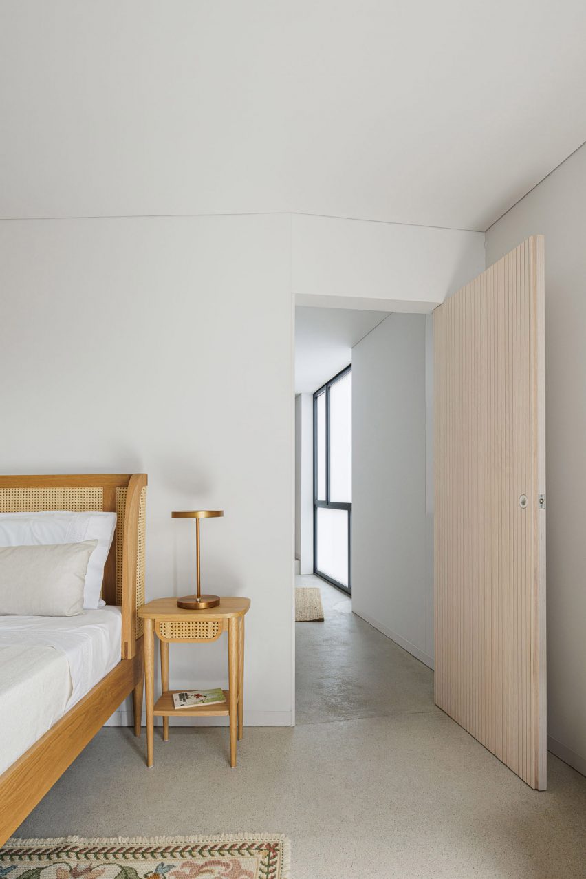 Casa Vertical by Tsou Arquitectos