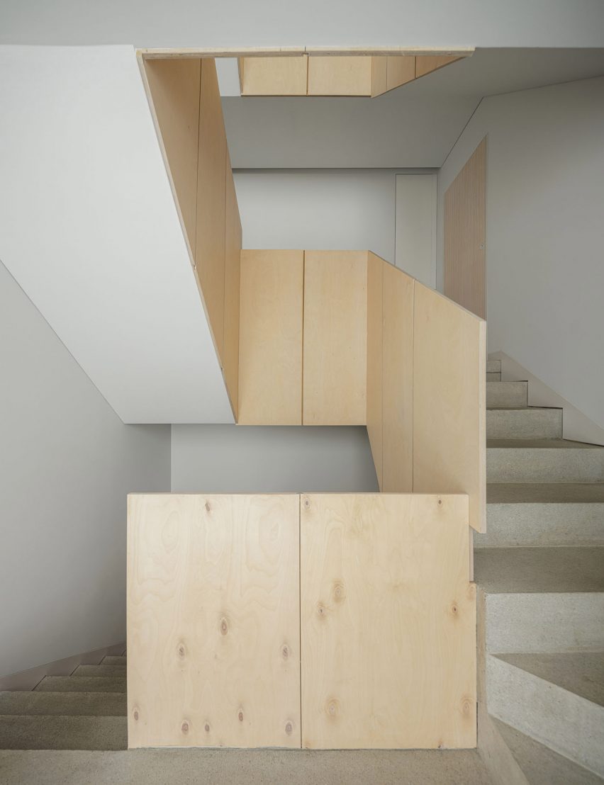 Casa Vertical by Tsou Arquitectos