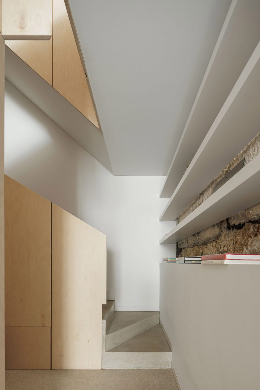 Casa Vertical by Tsou Arquitectos