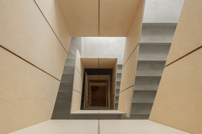 Casa Vertical by Tsou Arquitectos