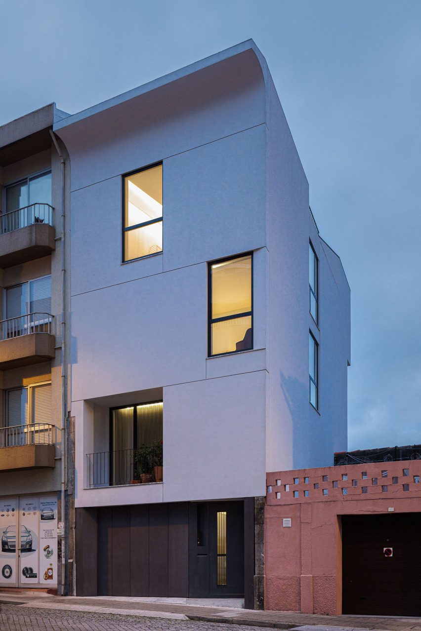 Casa Vertical by Tsou Arquitectos