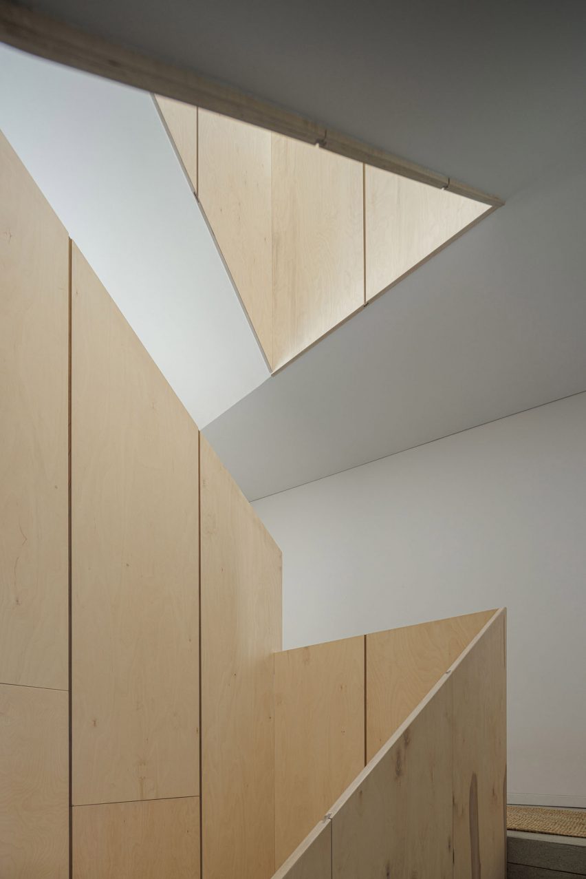 Casa Vertical by Tsou Arquitectos
