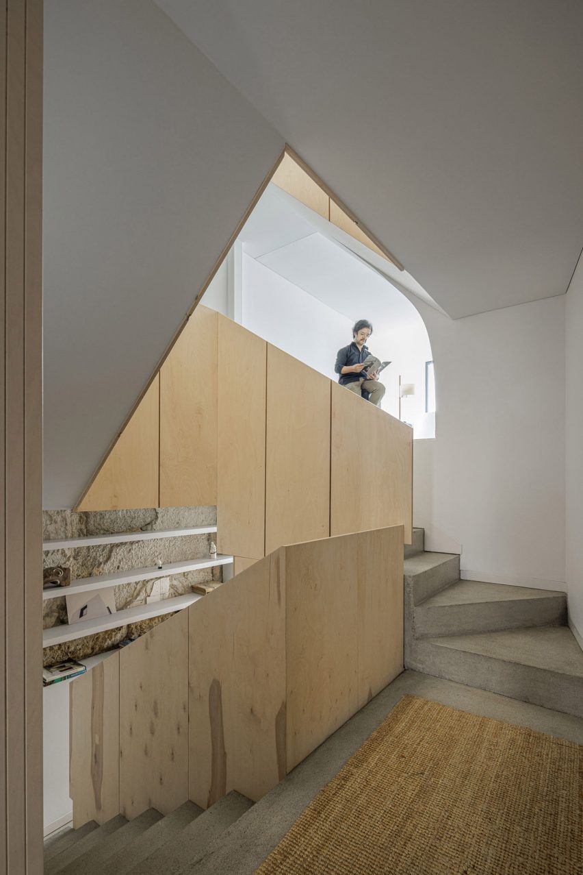 Casa Vertical by Tsou Arquitectos