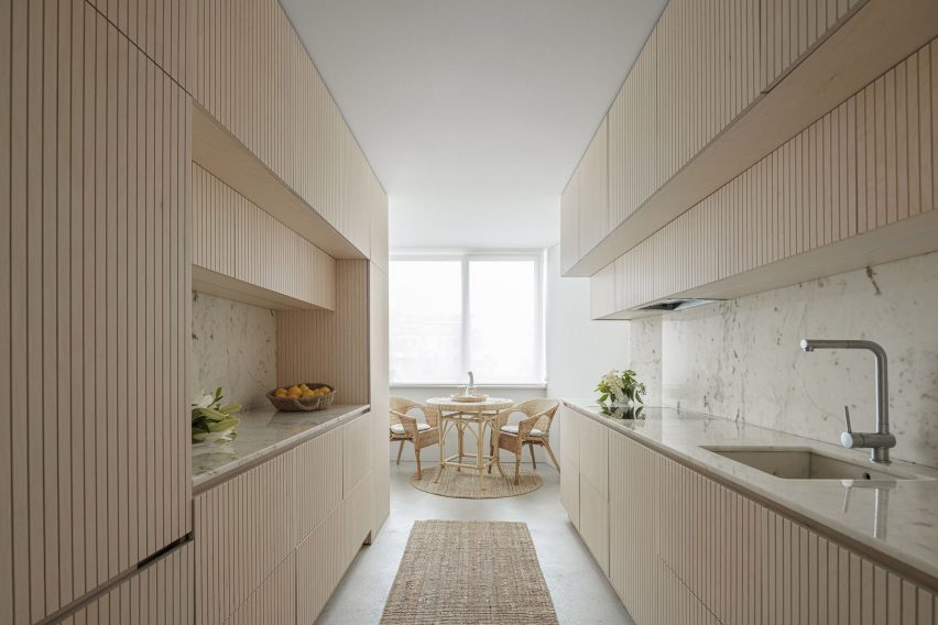 Casa Vertical by Tsou Arquitectos
