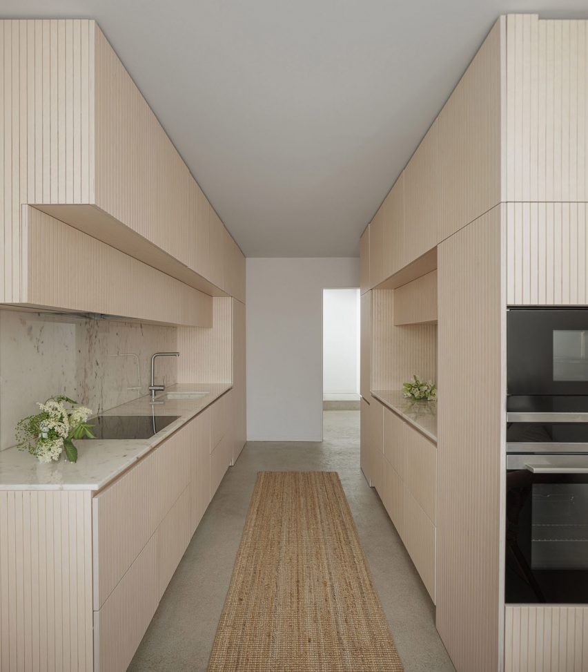Casa Vertical by Tsou Arquitectos