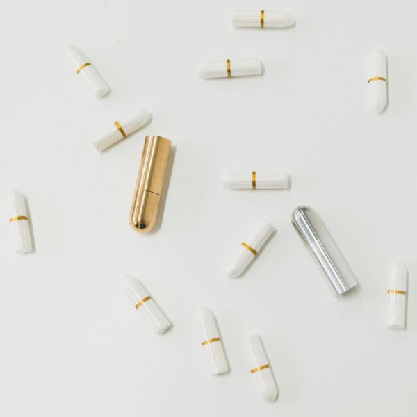 Unisex emergency tampon necklace