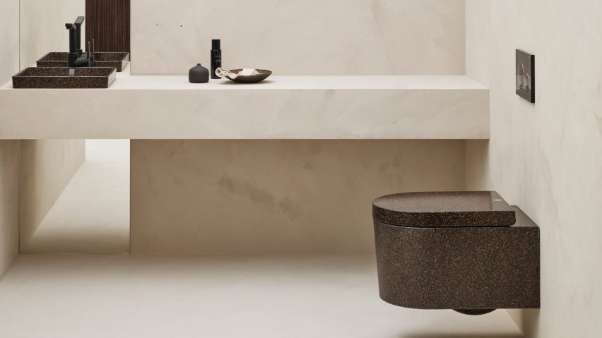 Woodio wood chip bathroom