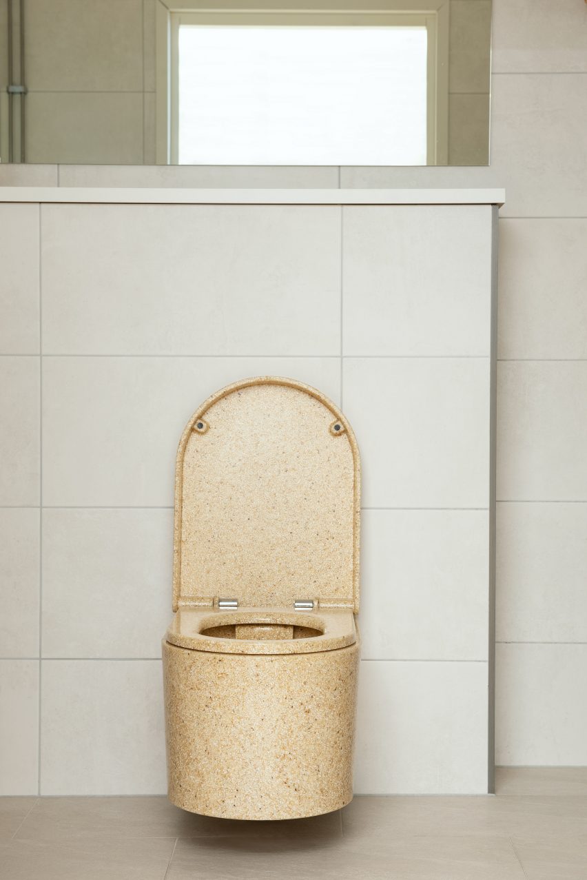 Block toilet by Woodio