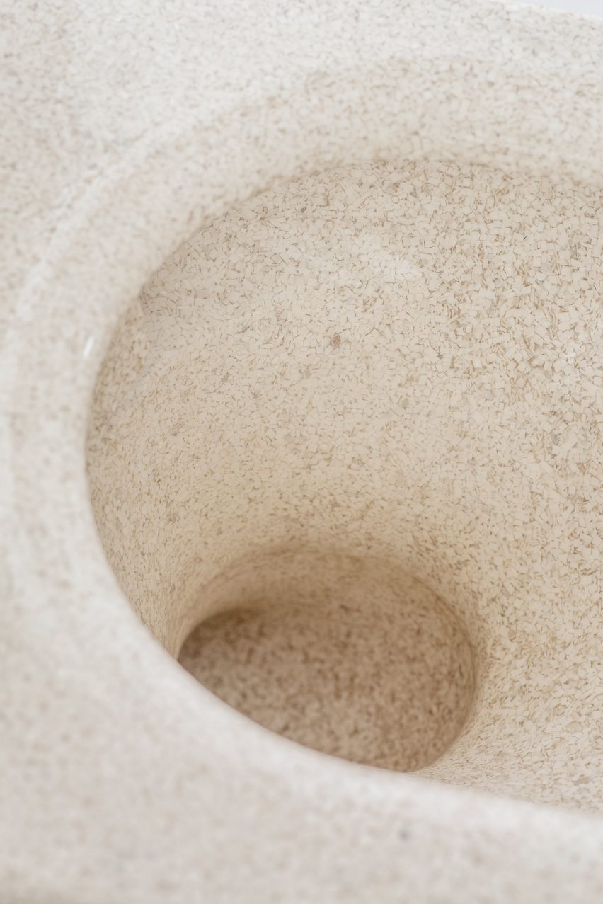 Block toilet by Woodio