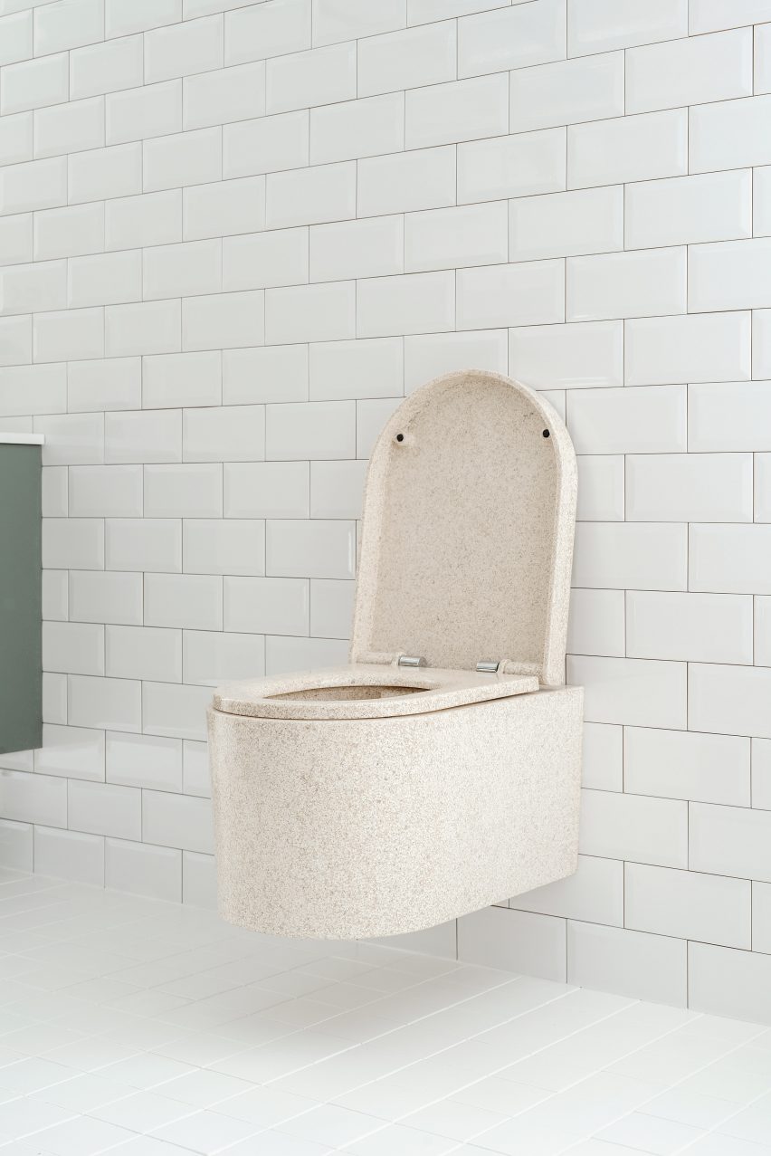 Block toilet by Woodio