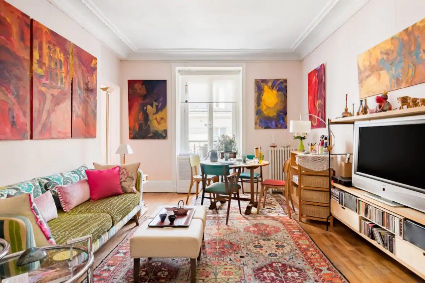 The host of the Parisian apartment offers photography teaching sessions