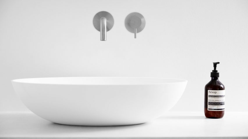 D Line bathtub