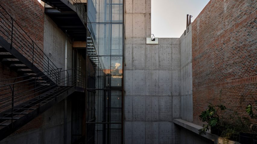 Steel elevator with concrete retaining wall