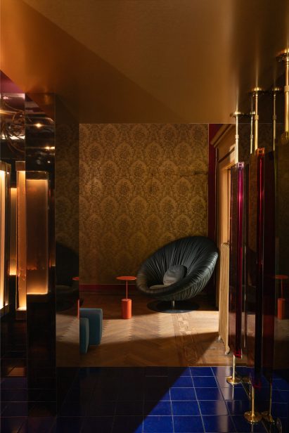 Golden block in living room